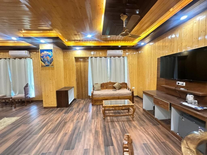 Room 4, The Chail Pine Orchard Resort, Solan