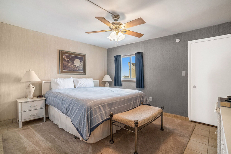 Room 3, 0612 Waters Edge Resort 3 Bedroom Condo by RedAwning, Georgetown