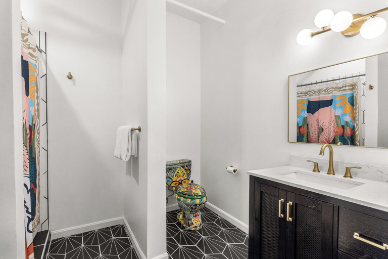 Bathroom 3, The Duke Hotel, Jefferson