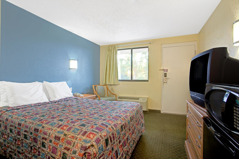 Bedroom 4, Rodeway Inn Fairgrounds - Casino, Hillsborough