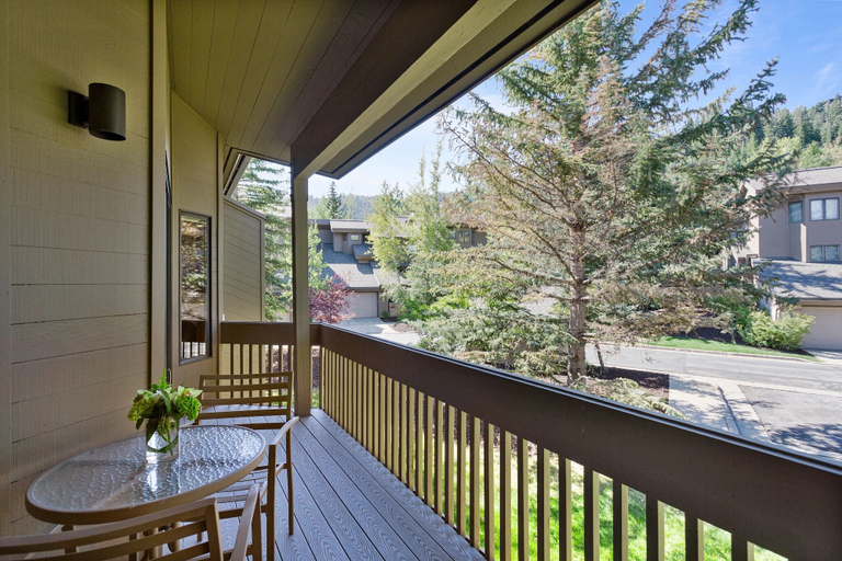 Outdoor dining 2, Lakeside at Deer Valley Resort - Two Bedroom Condo #1733 2 Condo, Summit
