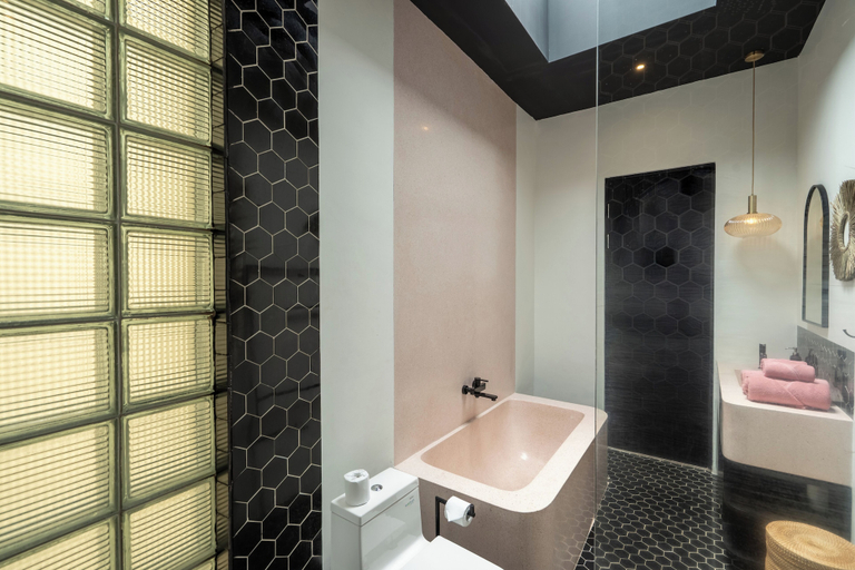 Bathroom 4, Liminal Palace Villa 3 by Betterplace, Badung