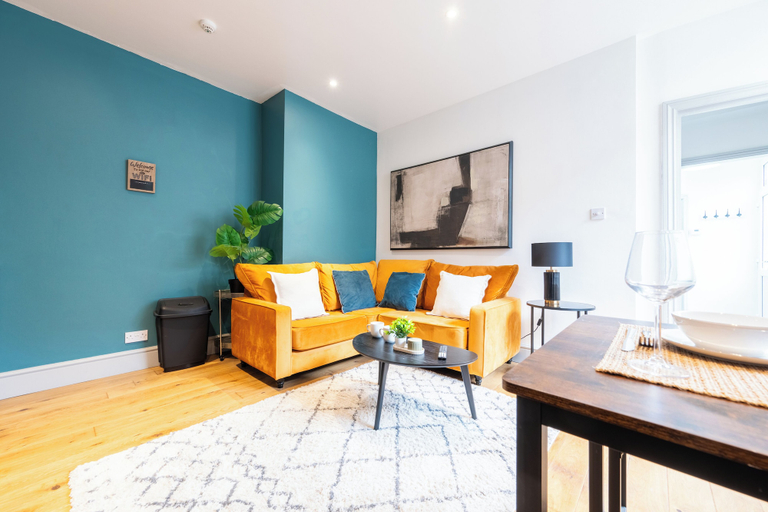 Living area 2, The Ground Floor Getaway, Cardiff