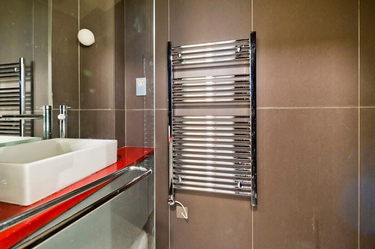 Bathroom 2, Charming 1 Bed Flat, Chelsea, London