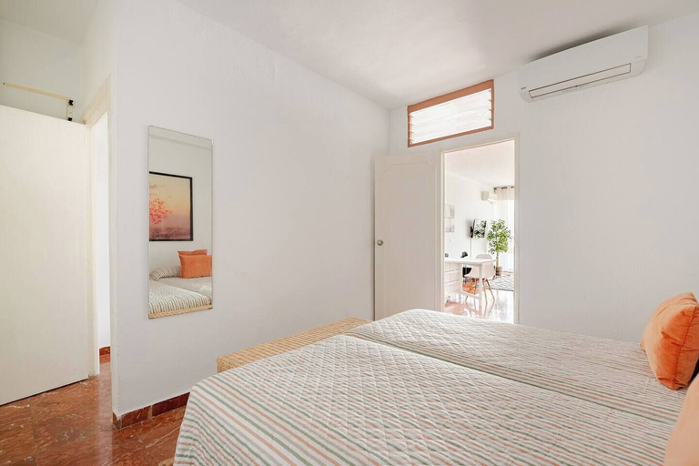 Room 2, Plaza de la Magdalena II, Sevilla