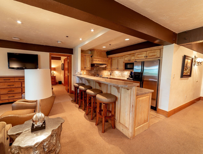 Interior 2, Luxury One Bedroom 1 Suite, Summit