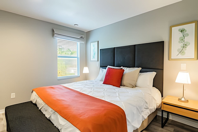 Room 5, 3bd/2.5ba Private Jacuzzi King Bed, Osceola