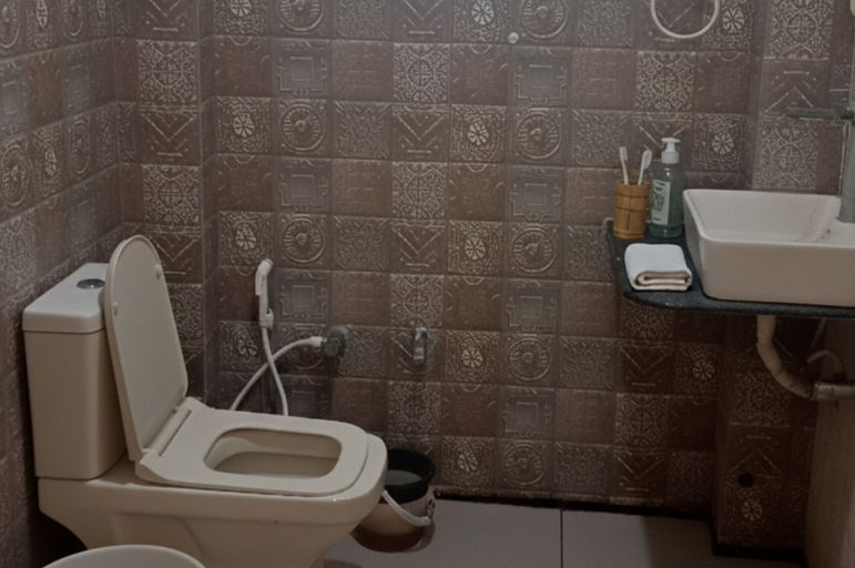 Bathroom 3, Hotel Radhika, Gir Somnath