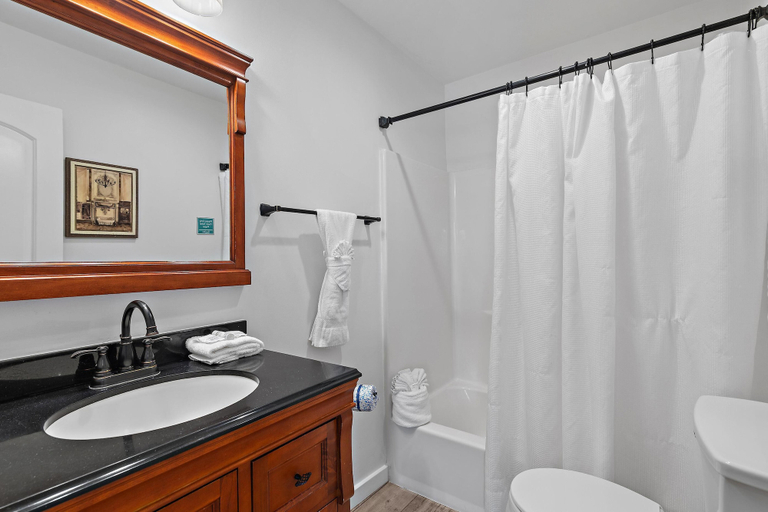 Bathroom 4, Little House on the Beach, Walton