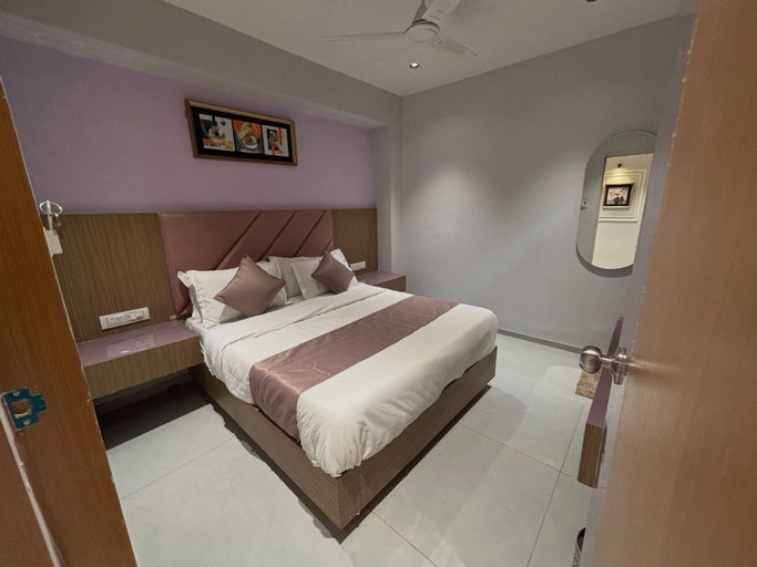 Room 4, Hotel Prenix Sky- Gota, Ahmadabad