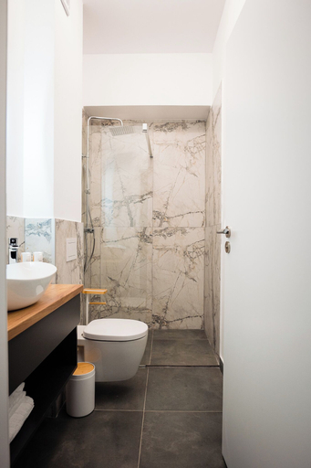 Bathroom 5, At Georges Stay & Fly, Otopeni