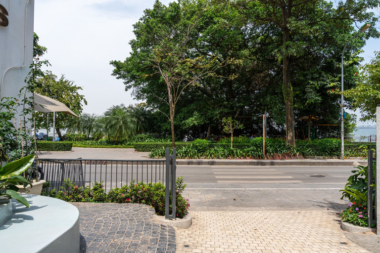 Front of property 4, Bach Plateaus Hotel, Tây Hồ