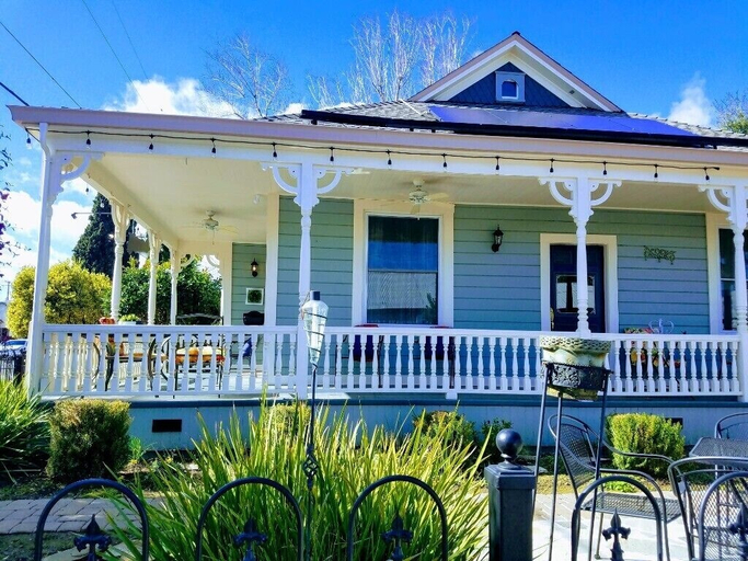 Exterior, Abbey House Inn, Yolo