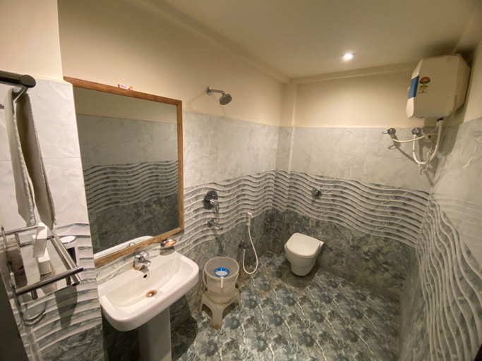 Bathroom 3, Hotel Manisha International Gaya, Gaya