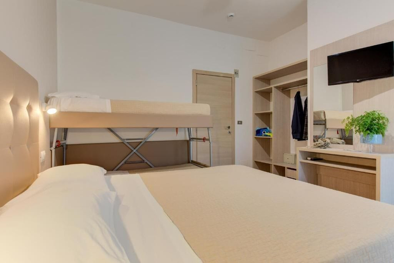 Bedroom 3, Hotel Cimarosa, Rimini