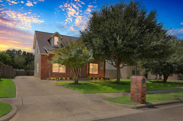 Exterior, Game Day Getaway Near Texas A&m 4 Bedroom Home, Brazos