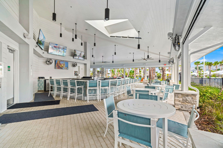 Food & Drinks, 1287 Blue Paradise Way, Lake