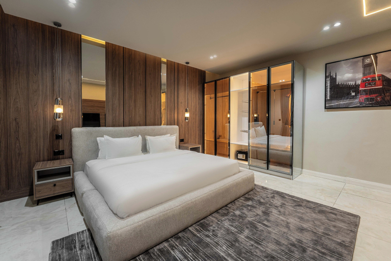 Room 3, George Residence Thompson Ave Ikoyi, Eti-Osa