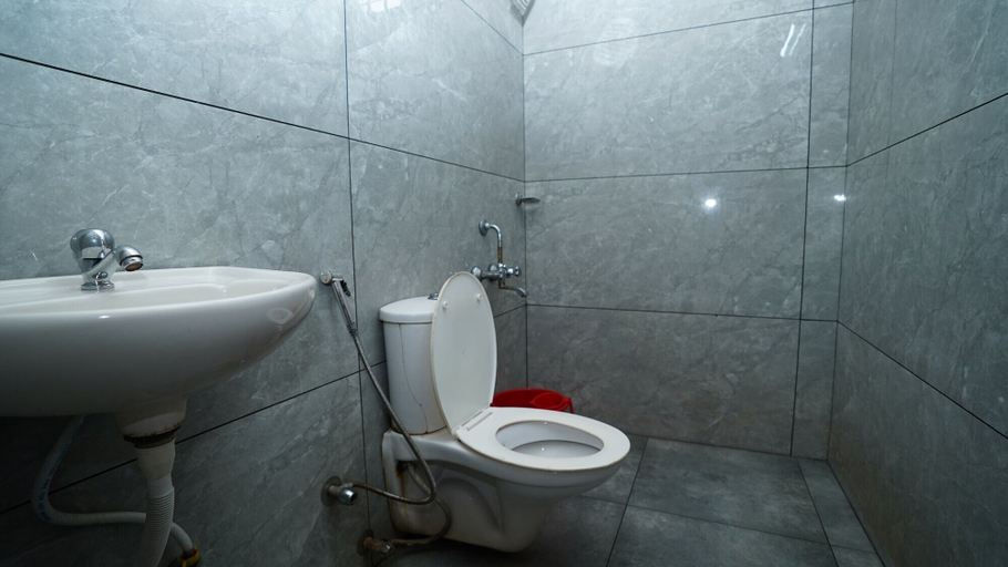 Bathroom 4, Olive Green Hotel, Ernakulam