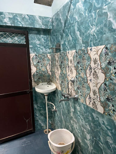 Bathroom 4, Assi Mohala Stay, Varanasi