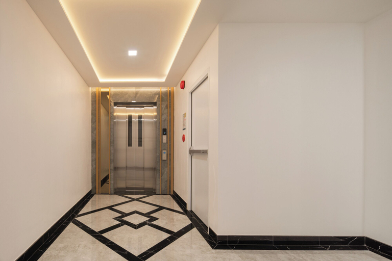 Elevator 4, Solyn Hotel, Din Dang