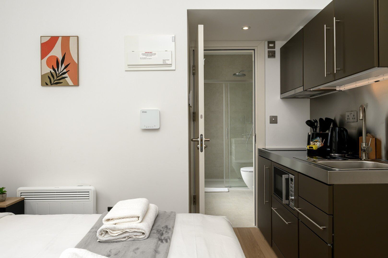 Room 4, Guestready - Greenwich Park Studios, London