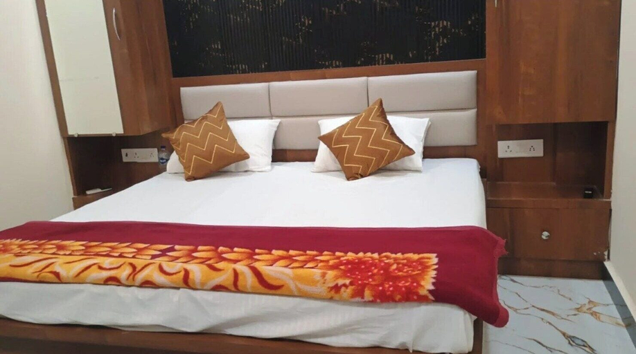 Room 2, S R GUEST HOUSE, Varanasi