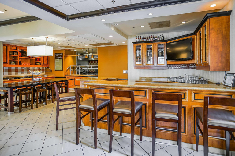 Food & Drinks 5, Wyndham Garden Kankakee, Kankakee