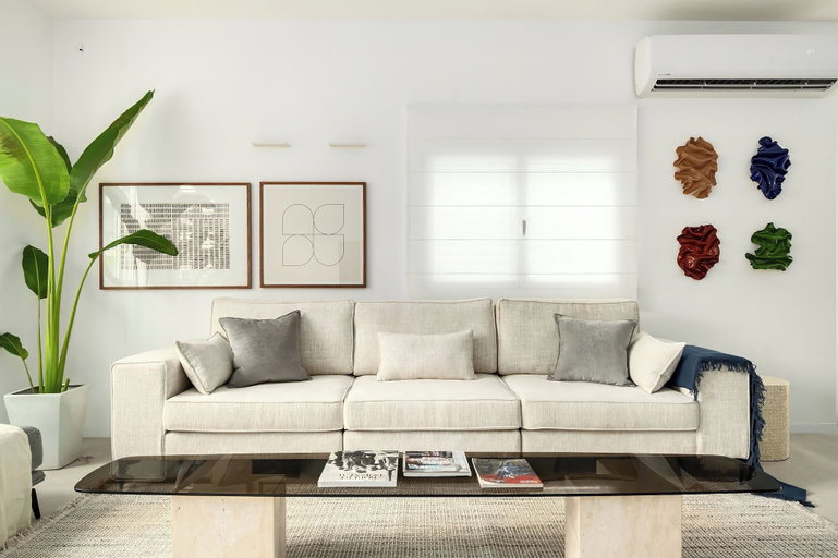 Living area 3, Central & Bright Getaway by Sea N' Rent