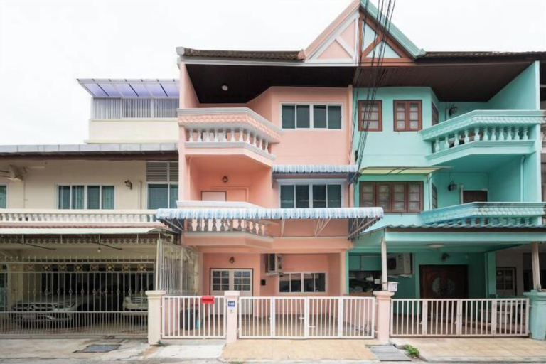 Exterior 4, Spacious 4BRTownhouseBTS Onnut10 Guests Parking, Phra Khanong