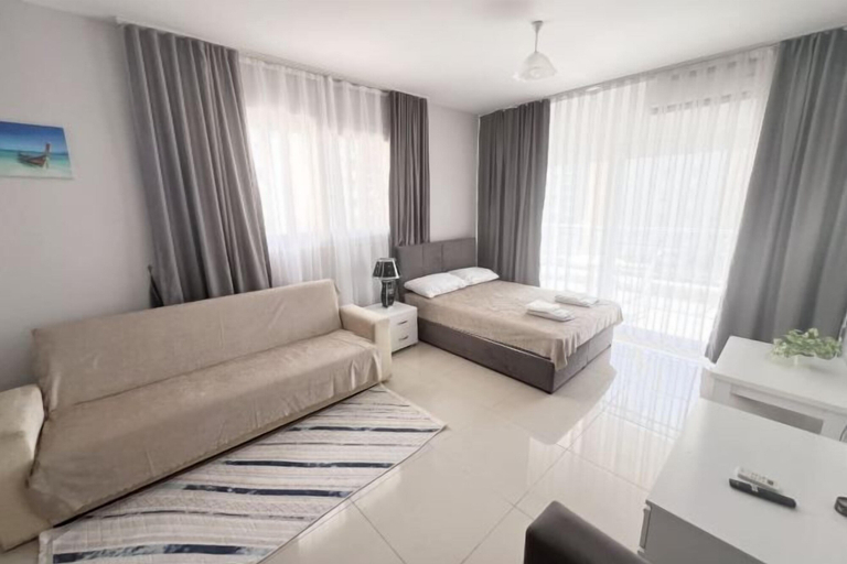 Room 5, Alexius Pool Apartments