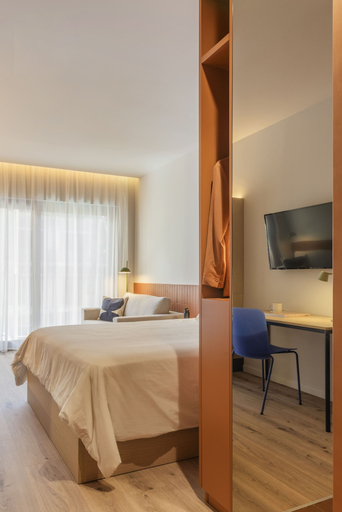 Room 5, Kora Lluna, Valencia