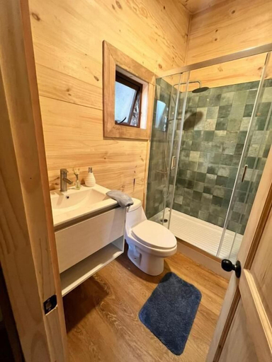Bathroom 3, Km 6 River Lodge, Cautín