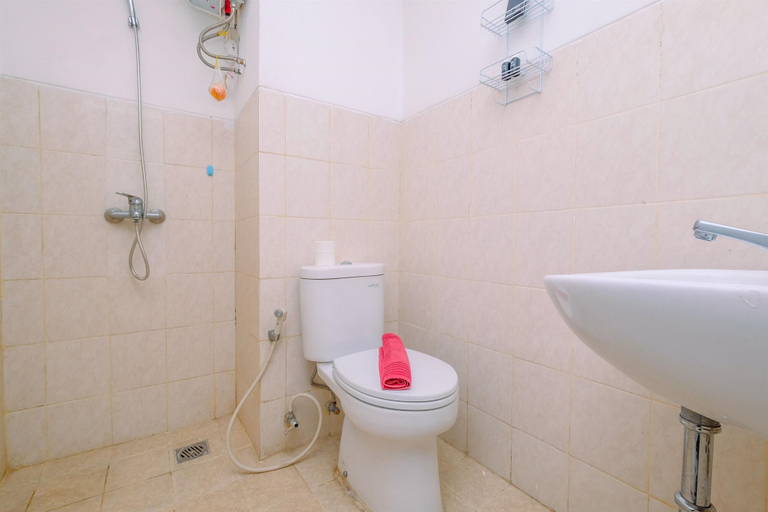 Bathroom 5, Nice And Minimalist Studio At Park View Condominium Apartment, Depok