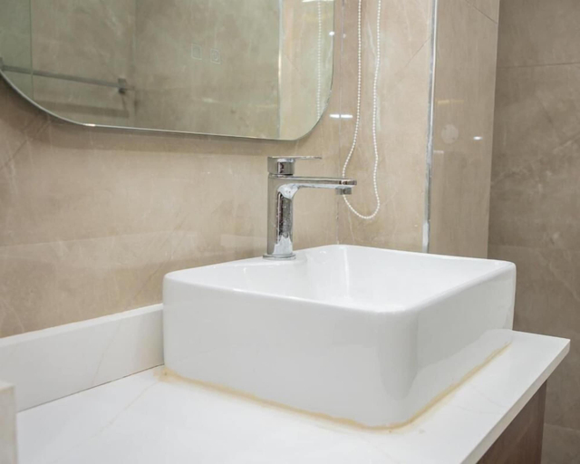 Bathroom 2, Little Hideaway, Ilala