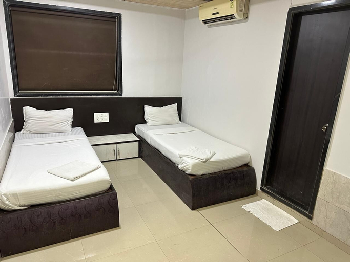 Room 2, Hotel Ajwa, Mumbai Suburban