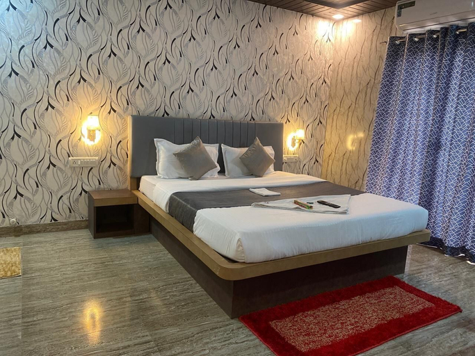 Bedroom 3, Hotel Golden Galaxy, Satara