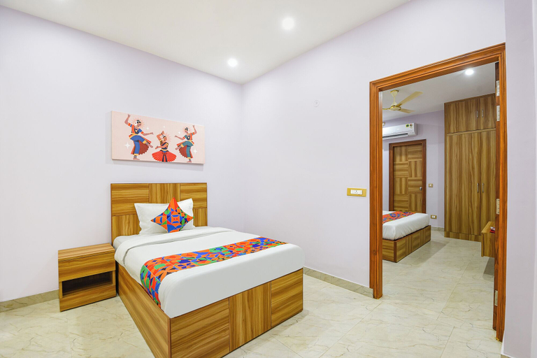Room 5, FabHotel AR Prime- Nr. Emaar Palm Heights Gurgaon, Gurgaon