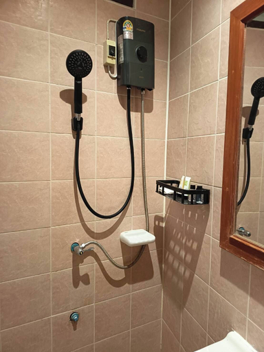Bathroom 2, Amai Pancakery and Residence, Pattaya