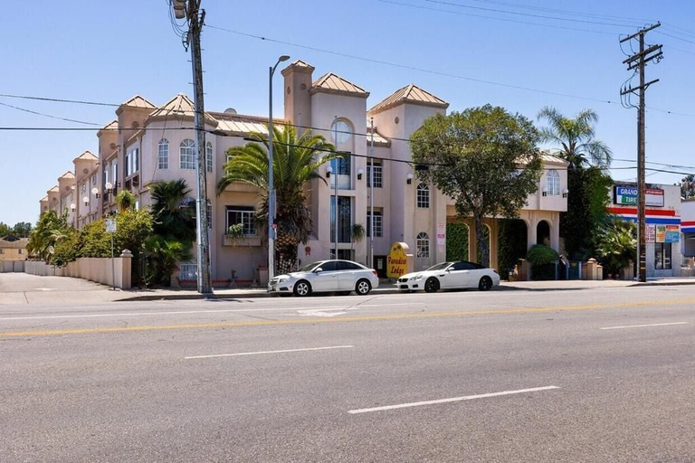 Front of property 3, Paradise Lodge - Canoga Park, Los Angeles