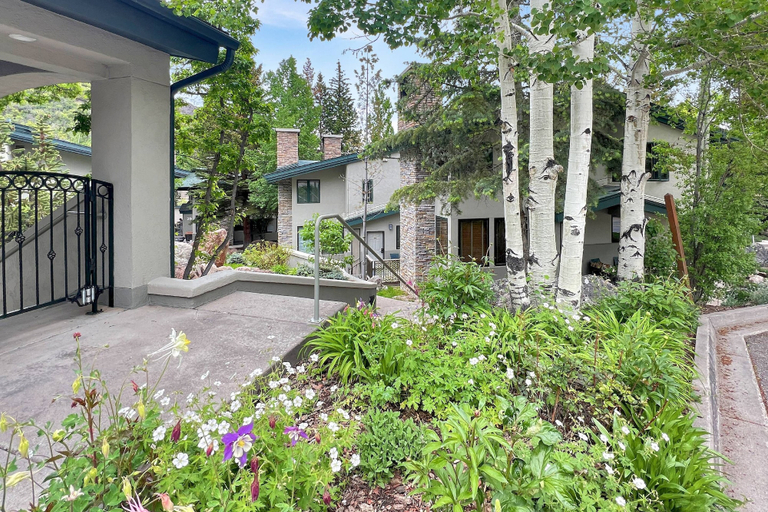 Exterior 5, Tamarack Townhome #27, Pitkin