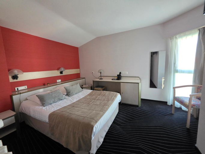 Bedroom 2, Logis Hotel Restaurant Le Grand Turc, Vendée