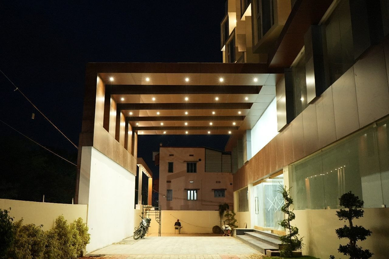 Room 3, HOTEL KRITHICK GRAND, Theni
