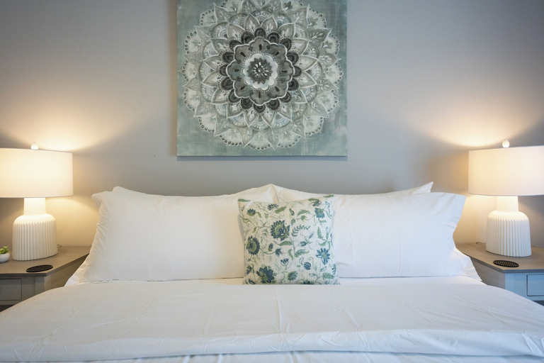 Room 4, Adorable Bungalow Near Tybee Beach, Chatham