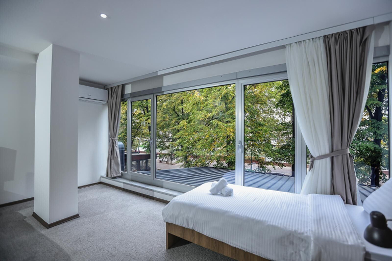 Room 5, Hotel Riverside