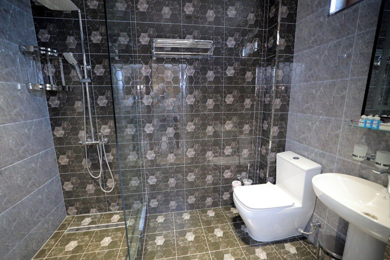 Bathroom 4, Amir Plaza Premium, Oqdaryo