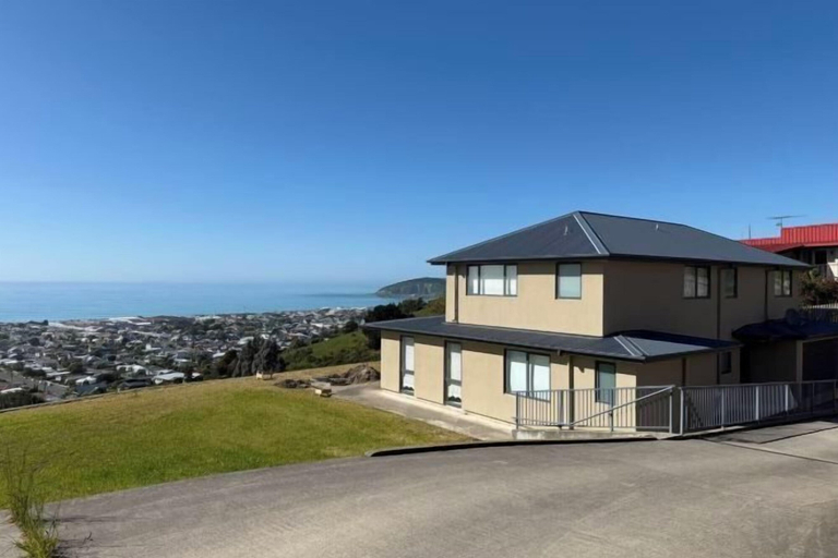 Exterior 2, 5 Bed Panoramic Sea & Town View, Waitaki