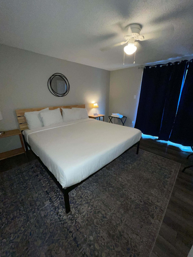 Room 5, 47th Place Forest Park, Jefferson