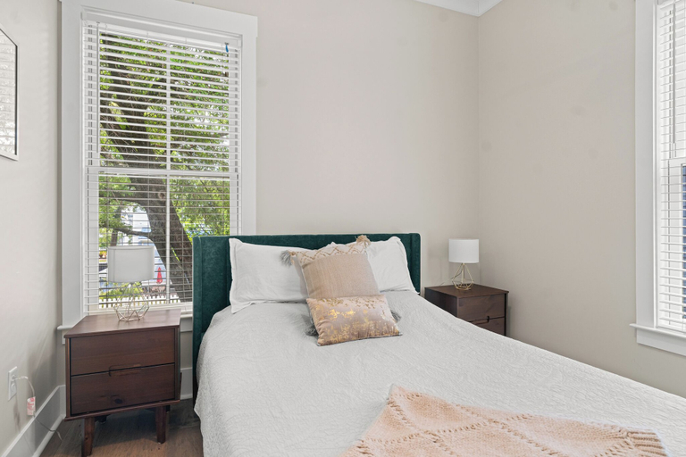 Room 2, The Peach House- Near Downtown, Chatham