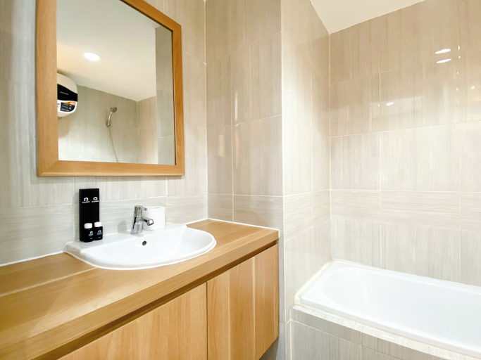 Bathroom 2, Wonderful And Homey Studio Vasanta Innopark Apartment, Cikarang